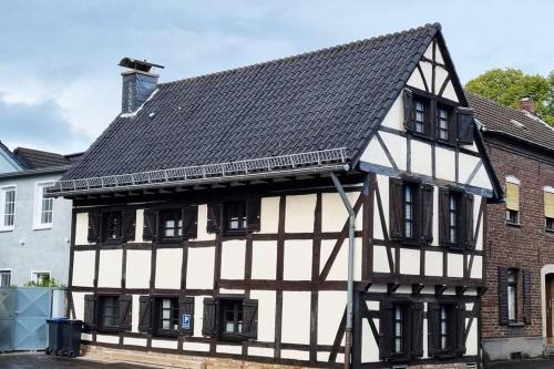 Zundorf Casa | altes romantisches Fachwerkhaus in Rheinnähe auch für Workation geeignet