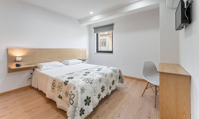 Mangualde Apartamento | ALTIDO Inviting unit w/ Gym & Communal pool