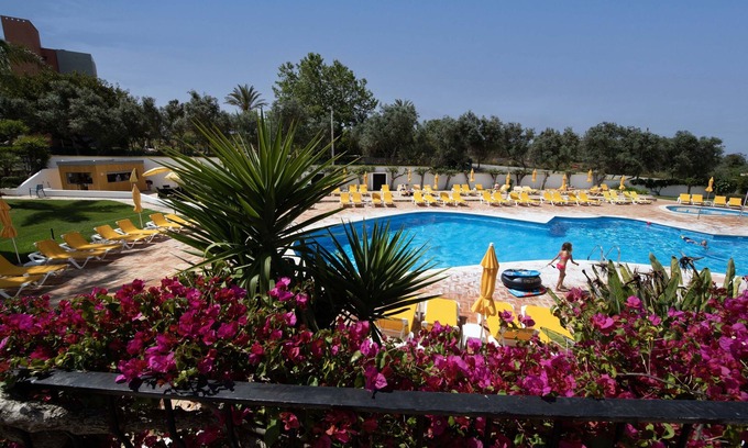 Alvor Apartamento | Tranquilo apartamento de lujo. 2 dormitorios y 2 baños en Alto Club + Jardín