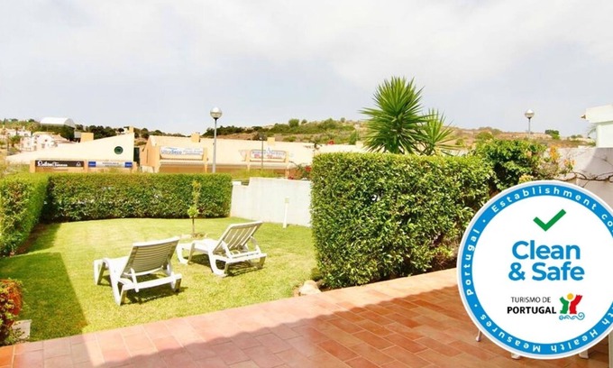 Urbanizacao dos Calicos Apartamento | Alto dos Caliços 2BR House w/ Garden by LovelyStay