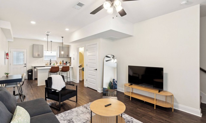 Clarksville Apartamento | Alto L3 I Beautiful 2 Bedroom Apartment