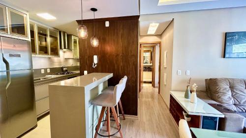 Carniel Apartamento | Alto Padrão com lareira, piscina e vista incrível