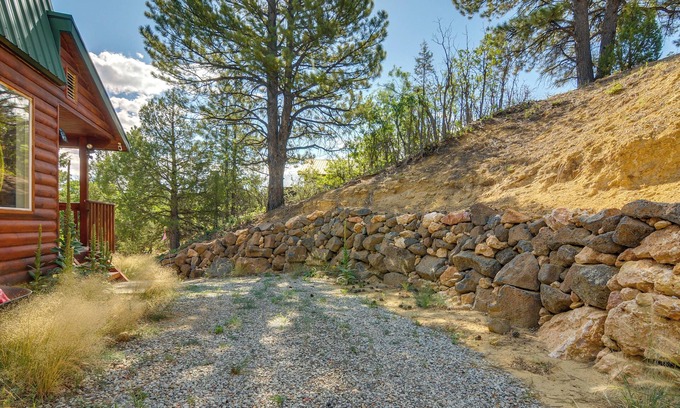 Long Valley Junction Cabaña | Alton Cabin w/ Deck ~ 2 Mi to Dixie Nat'l Forest!