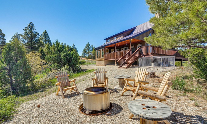 Long Valley Junction Cabina | Alton Cabin w/ Wraparound Deck, Forest Views