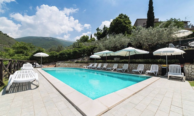 Bovara Casa | Alvavista2 apartment with pool, 20 minutes' drive from the center of Assisi.