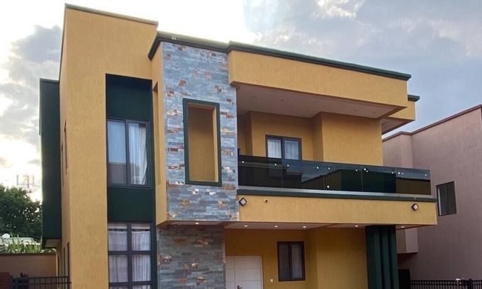 Kumasi Apartamento | Alveera Apartments, Spacious 4-bedroom in charming Kumasi with WiFi, AC