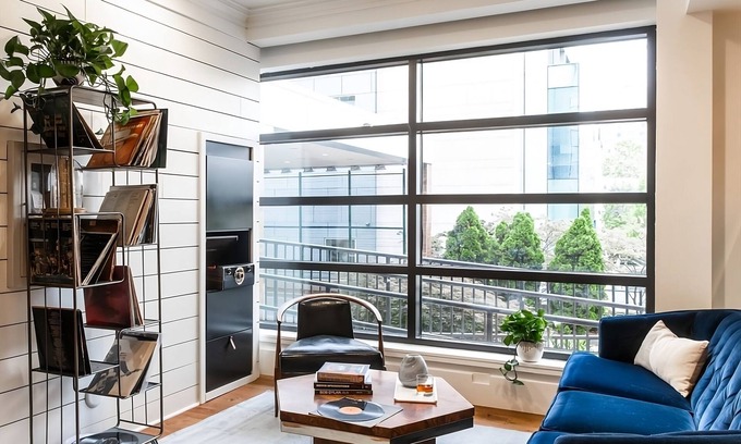 Music Row Hotel | Always a Great Idea To Unwind! Pet-friendly, Near Gibson Guitar Factory