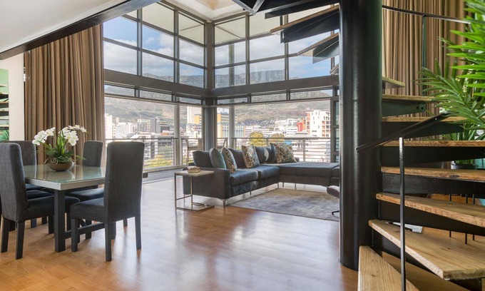 Cape Town City Centre Apartamento | Always Power SOHO City Retreat Split level Apartment with Table Mountain View