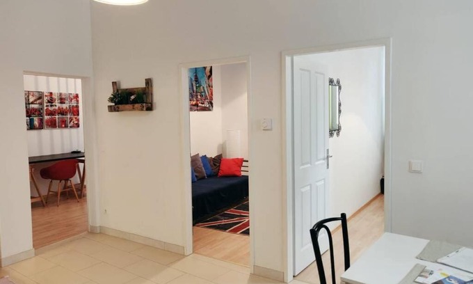 Nikolsdorf Apartamento | AMADEUS - tram station to the OPERA 2 mins away