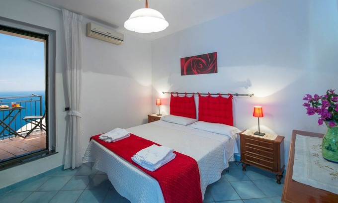 San Michele Apartamento | Amalfi Coast Apartment "Bouganvillea"