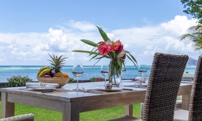 Pereybere Apartamento | Amaranth III: 3 bedroom beachfront apartment with rooftop pool