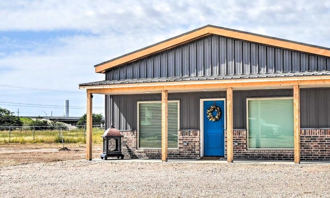 Amarillo Casa | Amarillo Home 16 Mi to Amarillo Zoo!