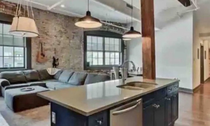 Near Eastside Condominio | Amazed three bedroom condo downtown