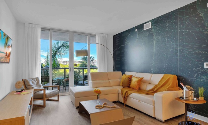 Hallandale Beach Apartamento | Amazing 1BR Apt with Amenities, Pool and Gym