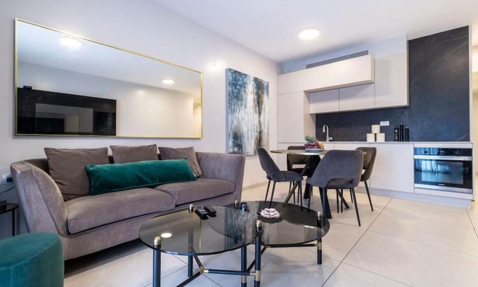 Jerusalem City Centre Apartamento | Amazing 2 bdm apt, Haneviim Gorgeous view of Har Habayit