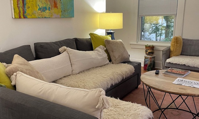 Great Barrington Apartamento | Amazing 2-bedroom apartment sunny and quiet in Great Barrington