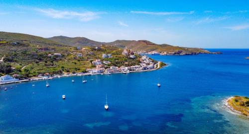 Vourkari Apartamento | Amazing 2 bedroom apartment overlooking the Marina of Vourkari