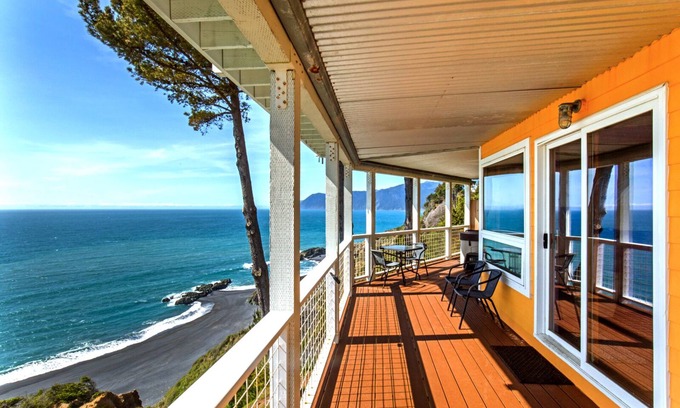 Shelter Cove Condominio | Amazing 2 bedroom by OceanviewHotTubs Tesla charging Shelter Cove Oceanfront