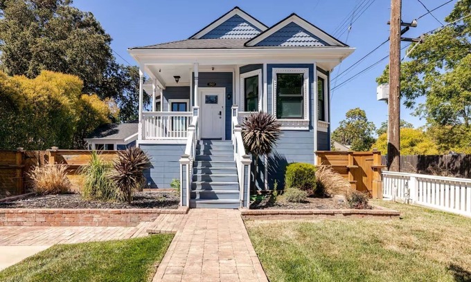 Southeastern Sacramento Casa | Amazing 2-bedroom house : Walking Distance to UC Davis Hospital and Midtown