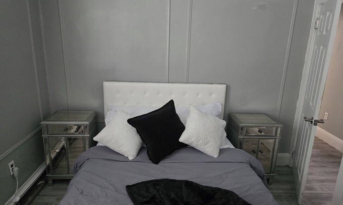 Hillside Apartamento | Amazing 2-bedroom home away from home next door to Newark International Airport.