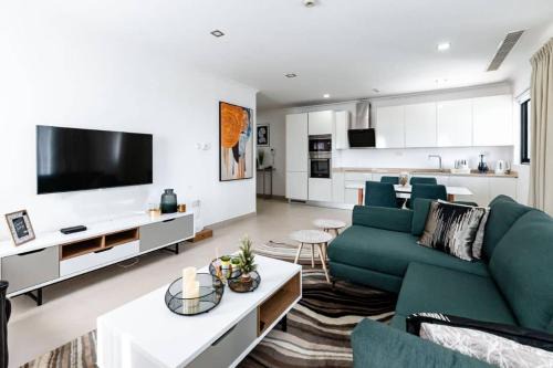 Victoria Borg Apartamento | Amazing 2 Bedroom Room Space Available