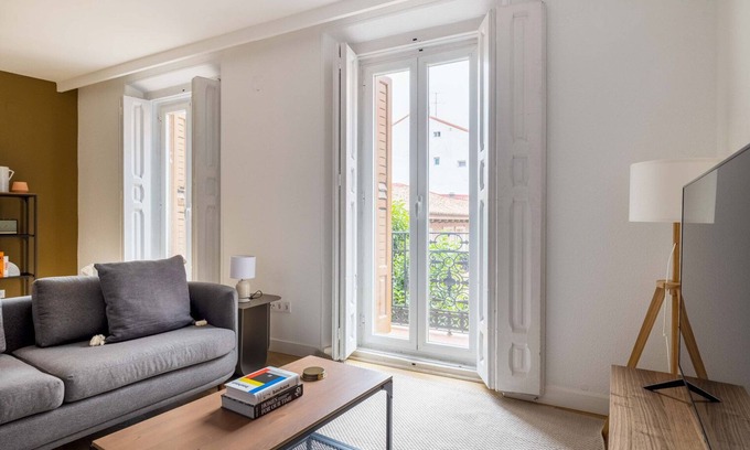 Barrio de La Latina Apartamento | Amazing 2BR in La Latina, in the heart of Madrid, by Blueground