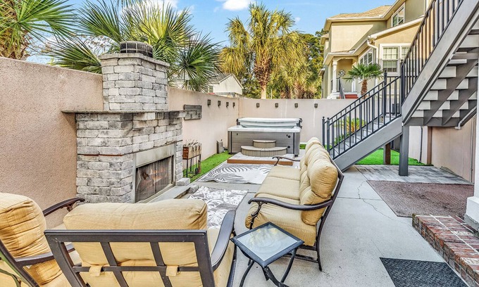 North Myrtle Beach Casa | Amazing 3-bedroom townhome in lovely Little River with Hot tub!