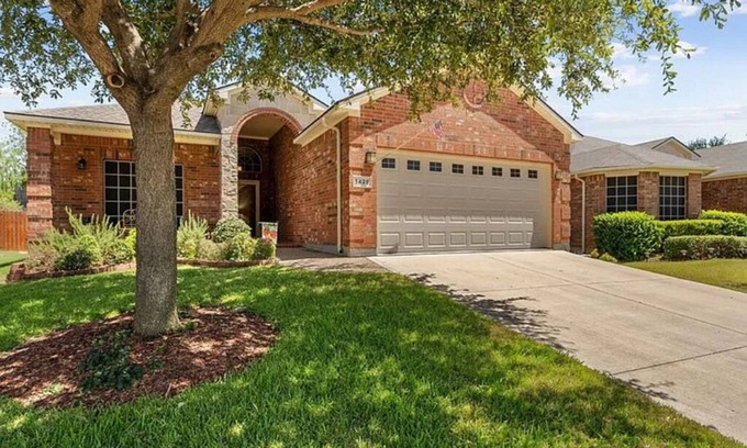Irving Casa | Amazing 4-bedroom house with WiFi and AC in fantastic Irving!