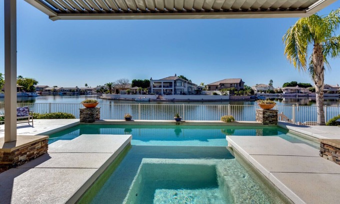 Arrowhead Lakes Casa | Amazing 4BR/3 Full bath Waterfront Heated Pool Spa + Boat private dock