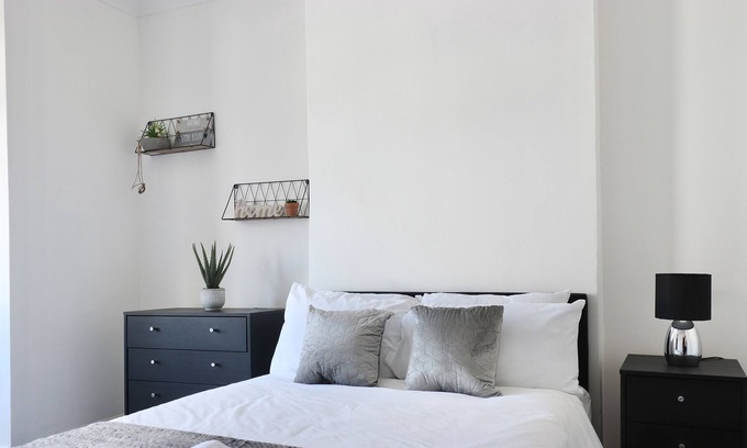 Luton Casa | Amazing 6 Bedroom House in Luton