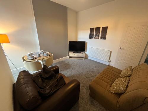 Hull Apartamento | AMAZING 8 person 4 bedroom and 2 bathroom MEGA house!