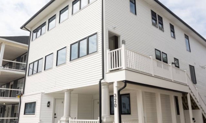 Cape May - Wildwood Apartamento | Amazing all new 1fl condo> Steps to The Beach