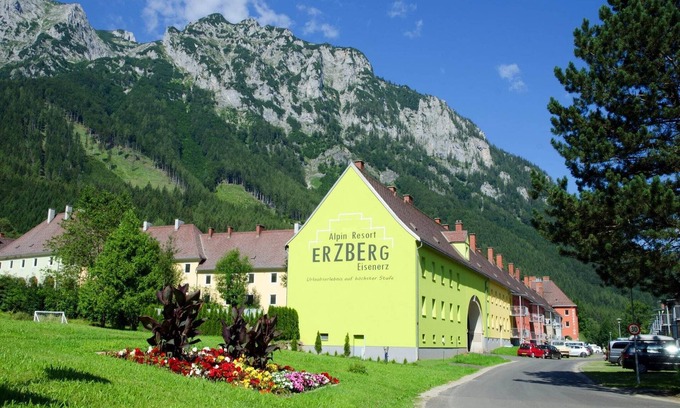 Eisenerz Apartamento | Impresionante apartamento en Estiria con balcón.