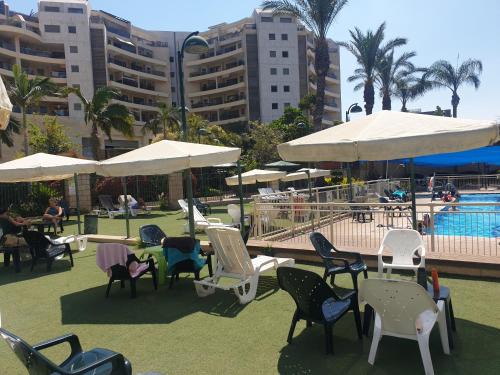 Ra'ananna Apartamento | Amazing Apartment in Raanana up to 5 Guests - & Swimming pool - Jacuzzi & Gym