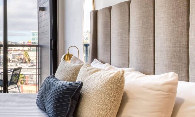 Tijuana Apartamento | Amazing Apt w/Balcony & A/C: Gym+Lounge+24/7 Sec