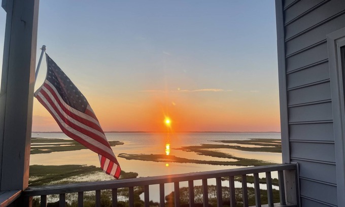 Midtown Ocean City Casa | Amazing Bayfront views and Sunsets! Across the street from the beach!