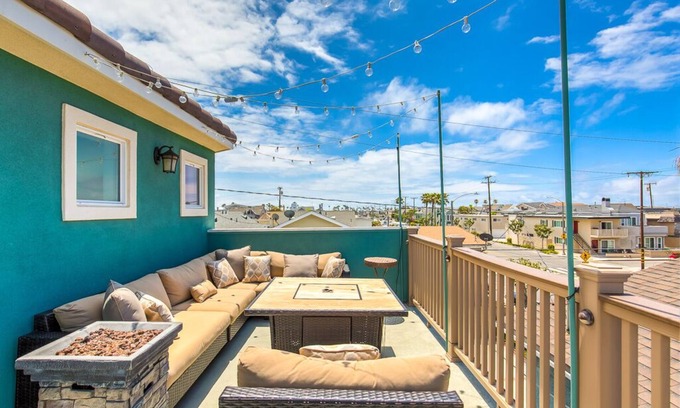 West Newport Apartamento | ¡Lugar asombroso! 1 cuadra de la playa-A / C-Great Roof Deck con fogatas-Garage Prkg