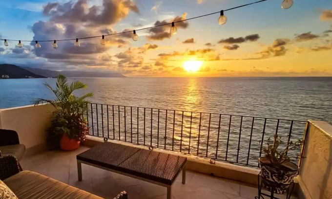 South Shore Hotel Area Condominio | Amazing Beachfront Condo at Solamar. Gourmet kitchen and huge windows for views!