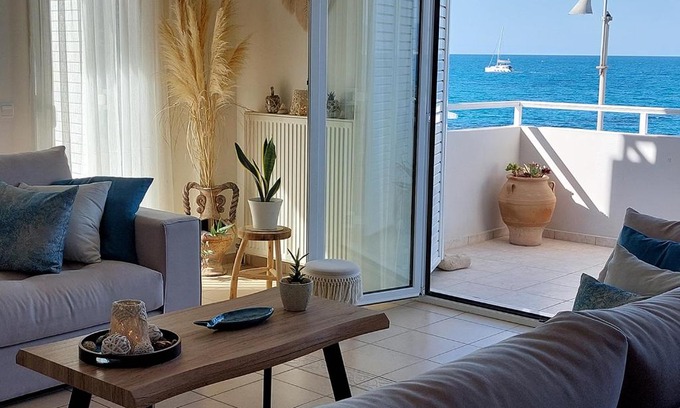 Hersonissos Centre Apartamento | Amazing Beachfront Apartment in Hersonissos