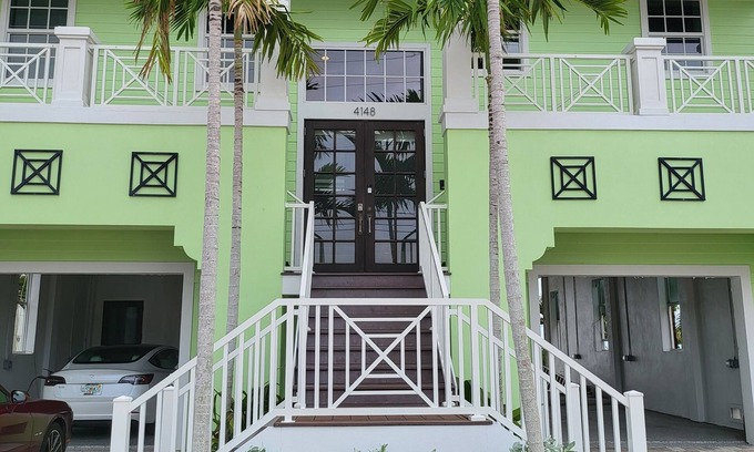 Fort Myers Beach Casa | Amazing beautiful beachfront property!