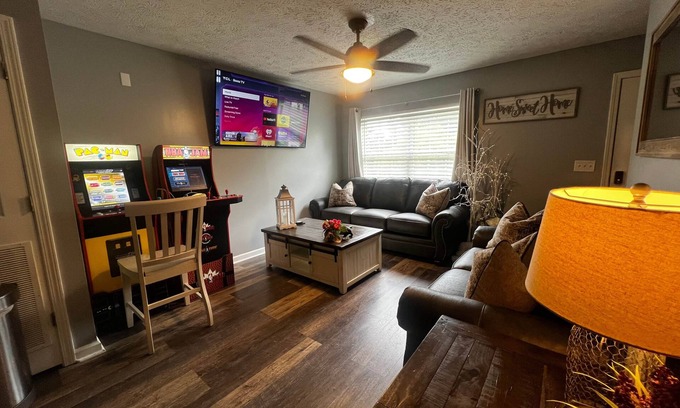 Sevierville Casa | Awesome Family Vacation-2 miles to Dollywood-Arcades & more