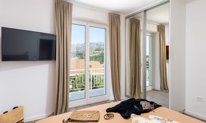 Lapad Villa | Amazing Brand New 3 Bedroom Villa & Pool House