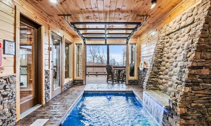 Bluff Mountain Cabina | Amazing BRAND NEW Pool Cabin, Incredible Views and Amenities