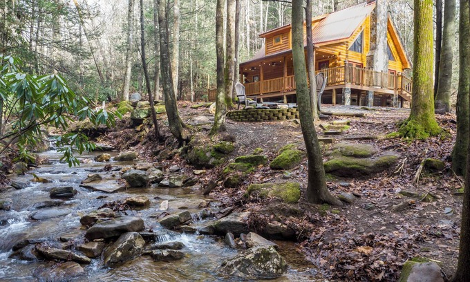 Purlear Cabina | Privado Blue Ridge Mountain Creekside Hideaway Log Home con bañera de hidromasaje / pozo de fuego