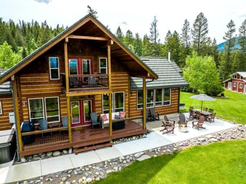 Coram Casa | Amazing Cabin Perfect for Family Getaways in Coram, Montana