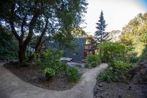 Uptown Brisbane Casa | Amazing Cabin-Style House with Decks, Hot Tub & Sun - Permit 2022-STR-2