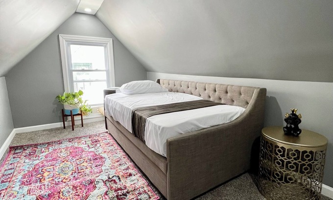 Norwich Apartamento | Amazing Deal: Spacious 4-Bed, 2-Bath Duplex Apartment!