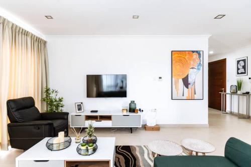 West Ridge Apartamento | Amazing Deluxe 2 Bedroom Space Available