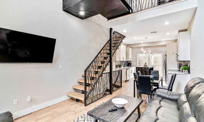 South Philadelphia Casa | Amazing Duplex w/2x Roofdeck - 8BR/6BR