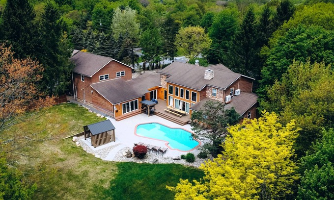 Long Pond Casa | Increíble finca de lujo en el corazón de Poconos con piscina privada climatizada y jacuzzi